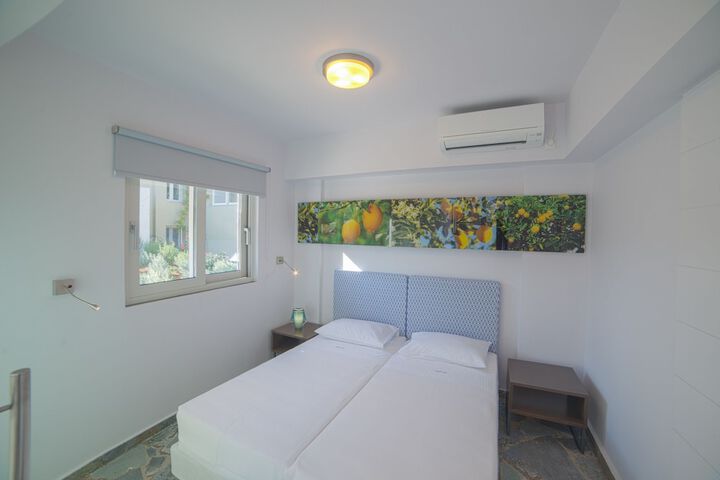 Room 2 of 80
