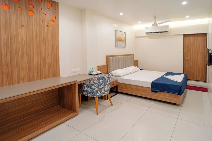 Room 13 of 25