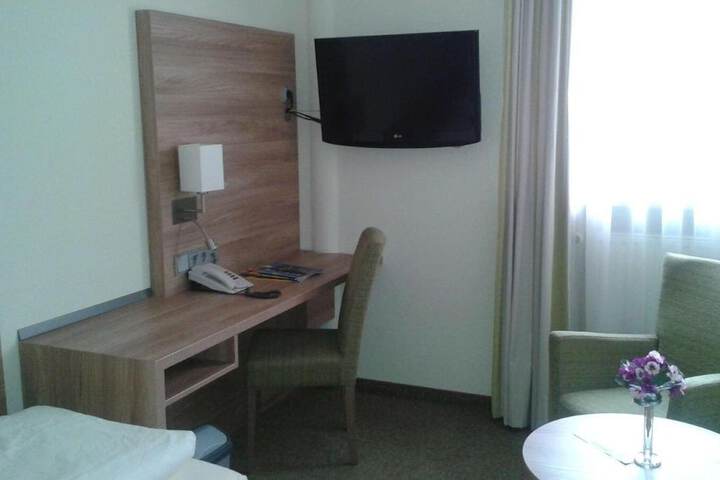 Room 33 of 73