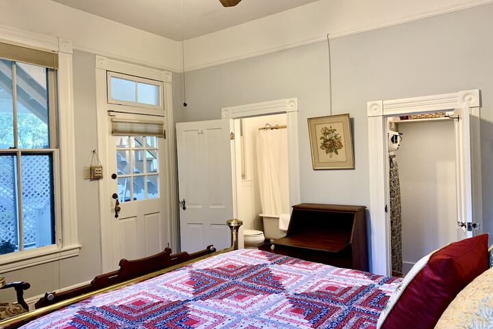 Room 13 of 25