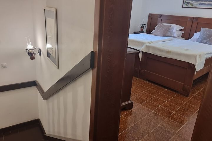 Room 26 of 263