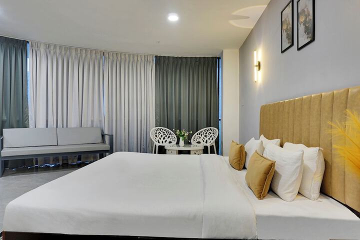 Room 11 of 28
