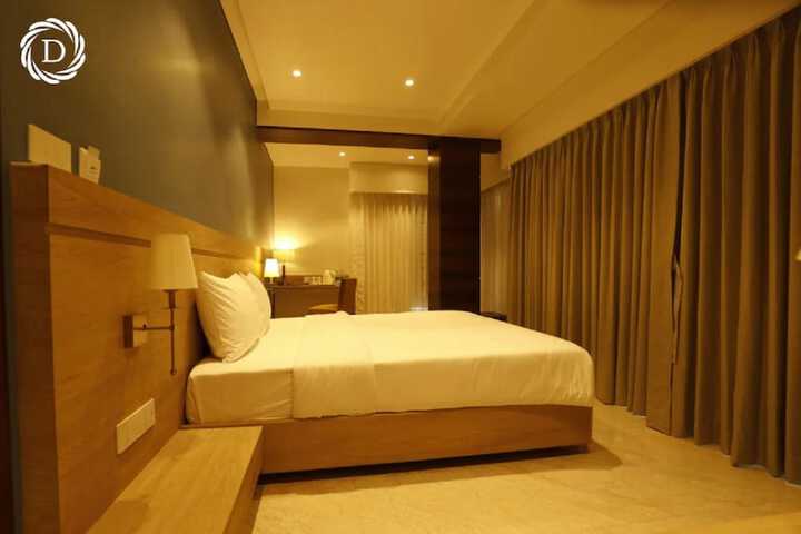 Room 5 of 6