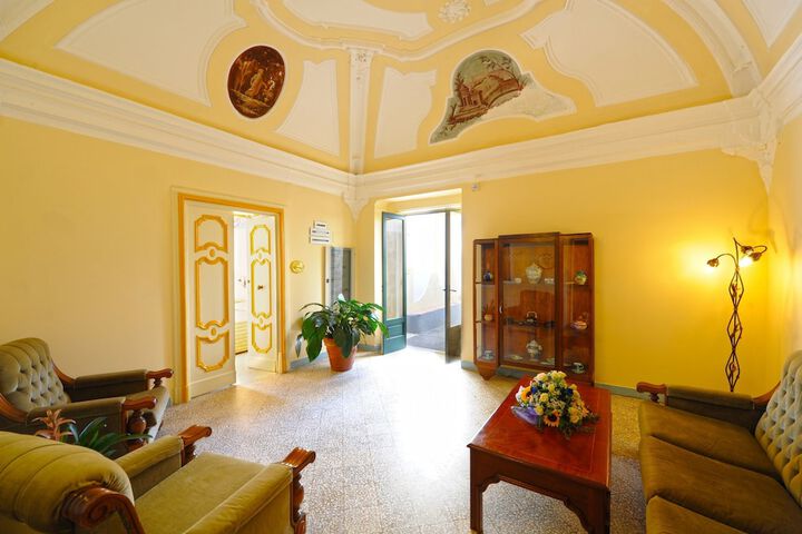 Room 8 of 37
