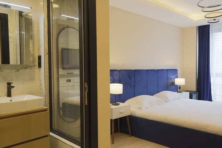 Room 5 of 67