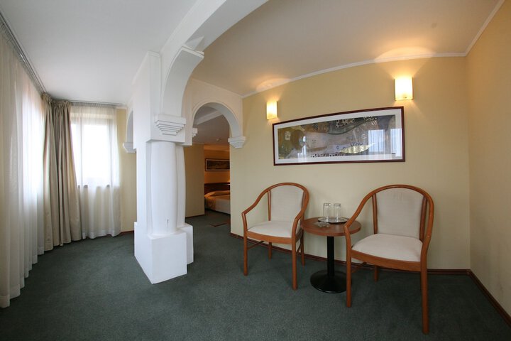 Room 16 of 34