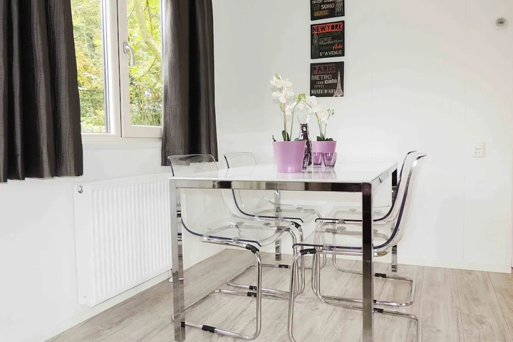 Comfortable Chalet in a Holiday Park