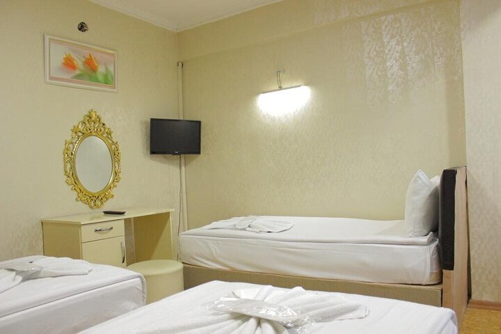 Room 6 of 11