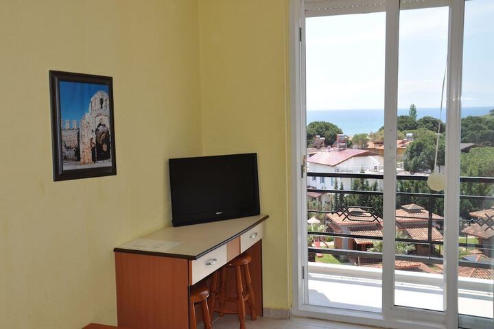 Room 12 of 37