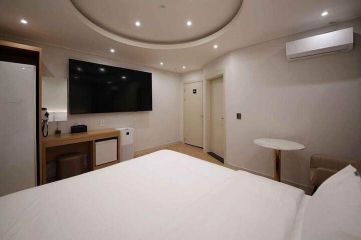 Room 14 of 53
