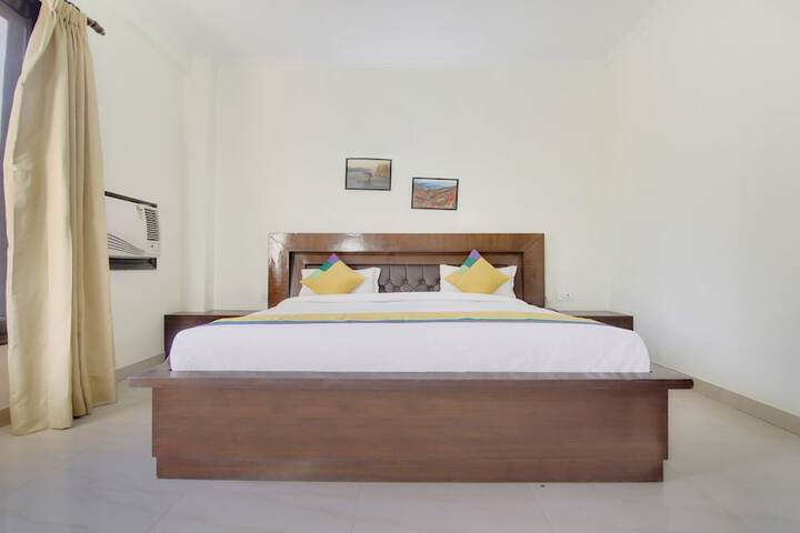 Room 13 of 28