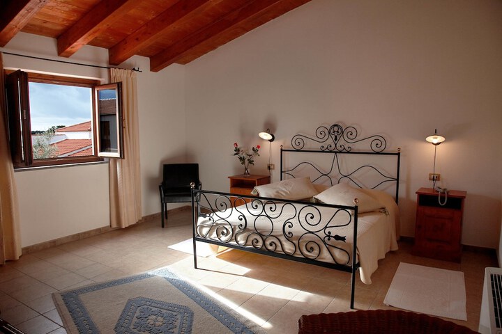 Room 12 of 35