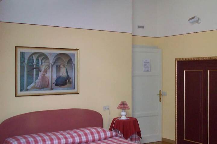 Room 4 of 13