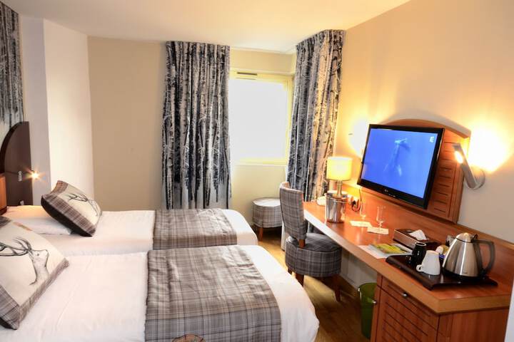 Room 12 of 33