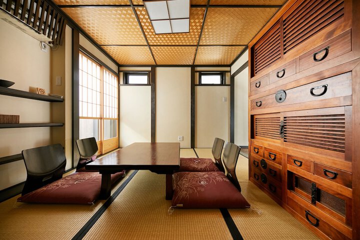 Room 5 of 13