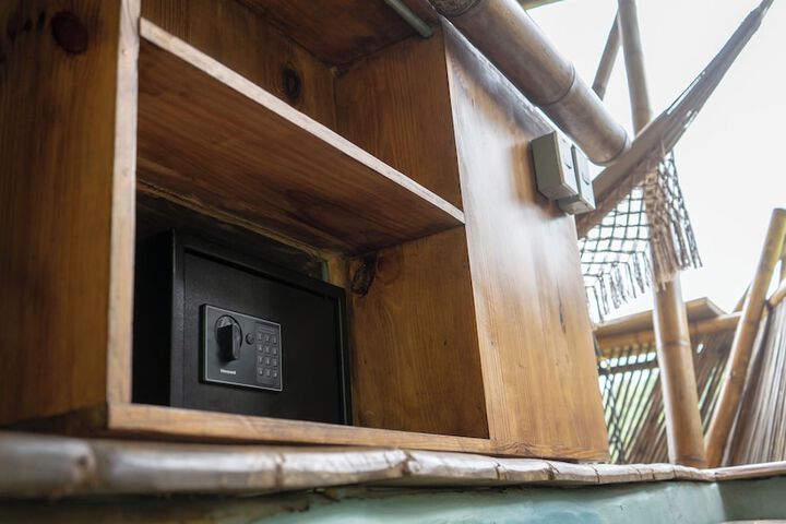 Room 4 of 187