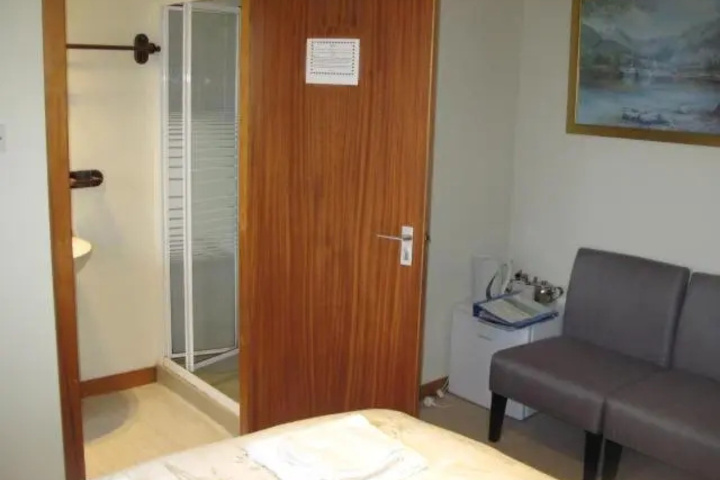 Room 5 of 11