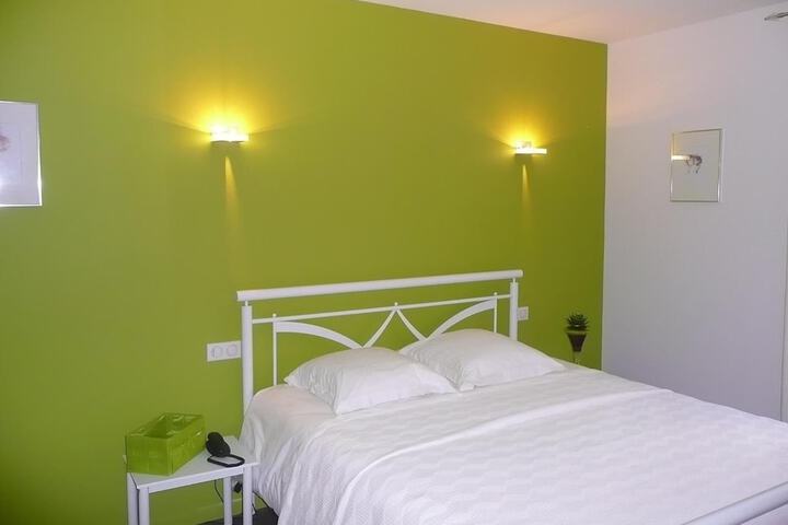 Room 7 of 37