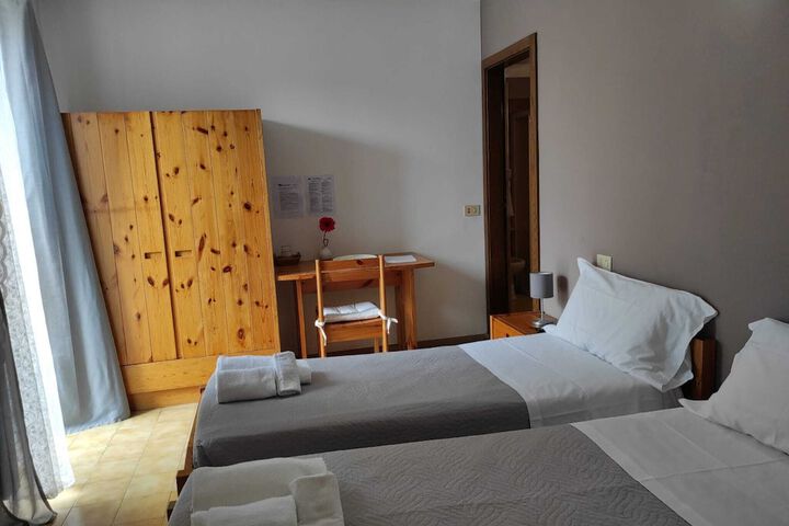 Room 4 of 67