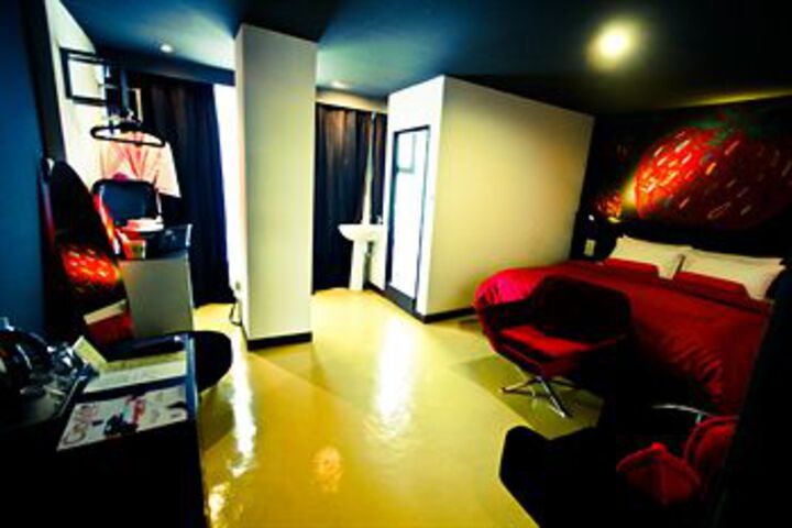 Room 42 of 101