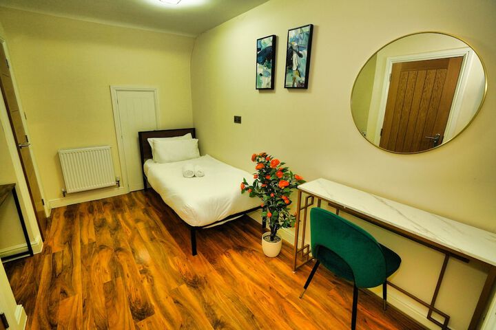 Room 52 of 121