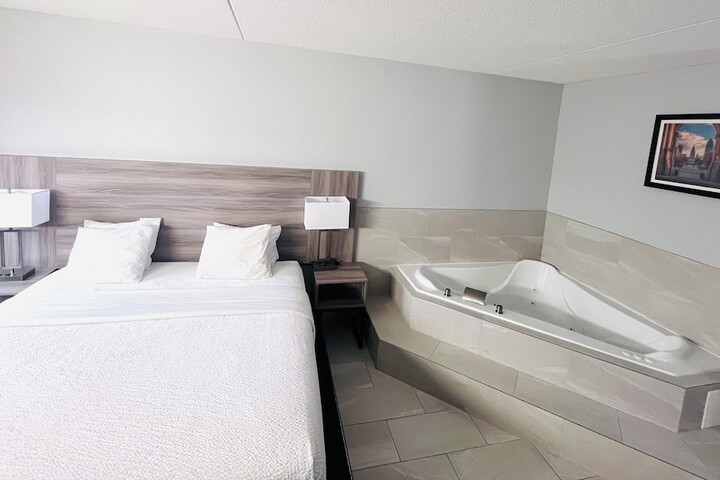 1 King Bed (7 of 22)