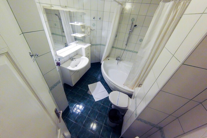 Room 49 of 64