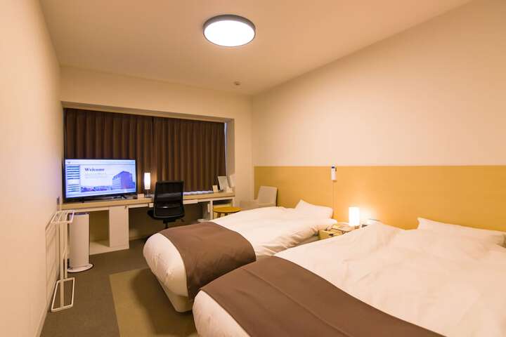 Room 14 of 100