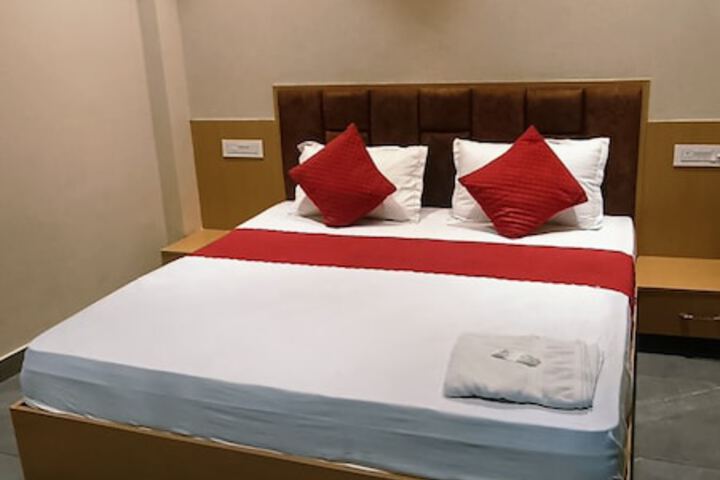 Room 4 of 10