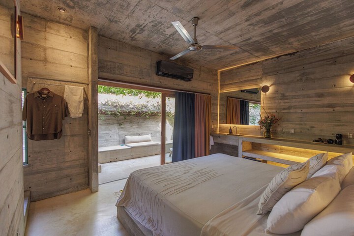 Room 9 of 51