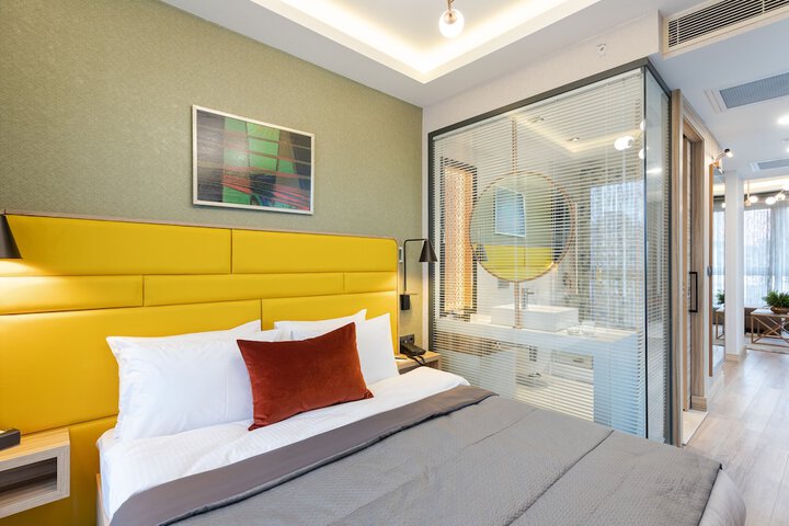 Room 4 of 30