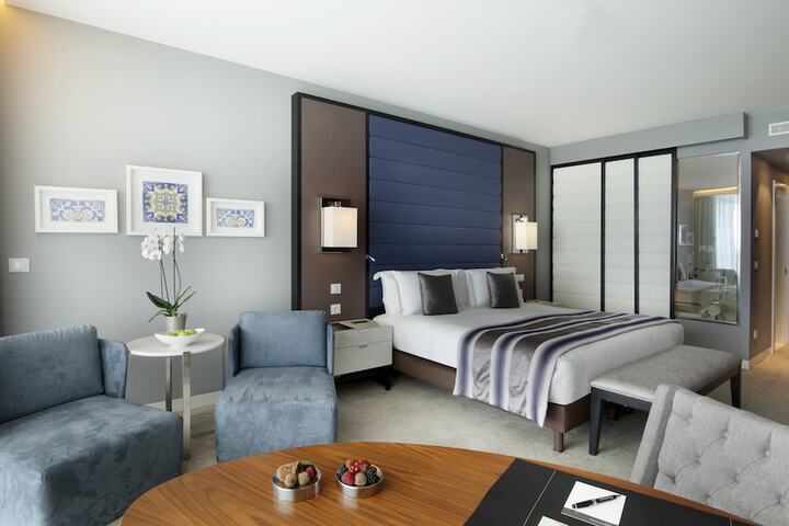 Room 11 of 110