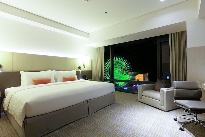 Room 5 of 106