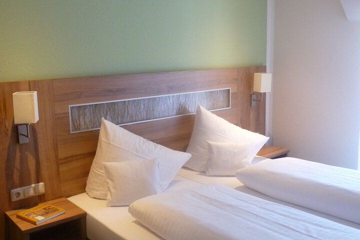 Room 4 of 27