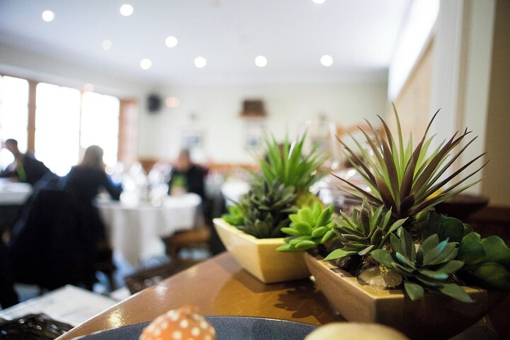 Dining 8 of 15