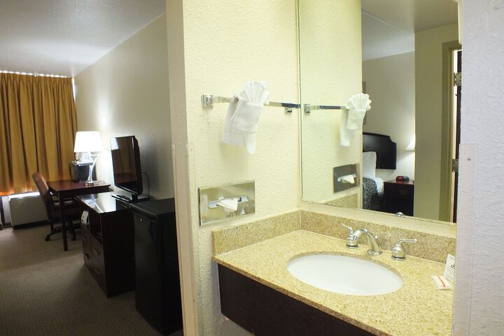 2 Double Beds (8 of 8)
