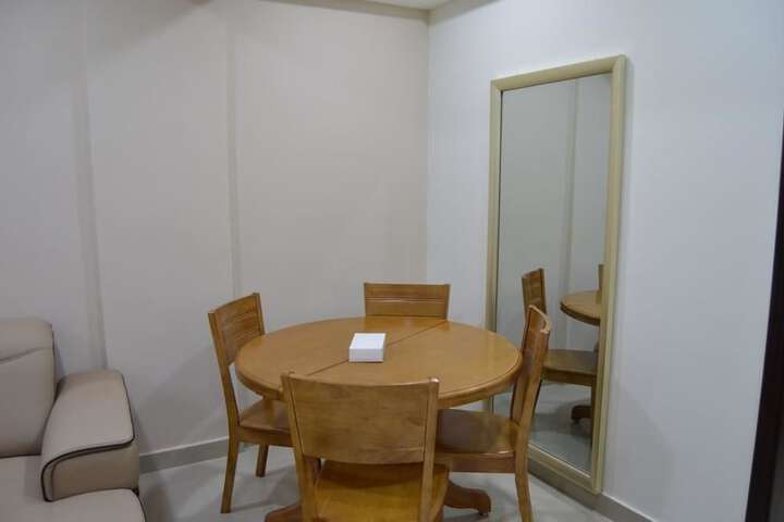 Room 4 of 10