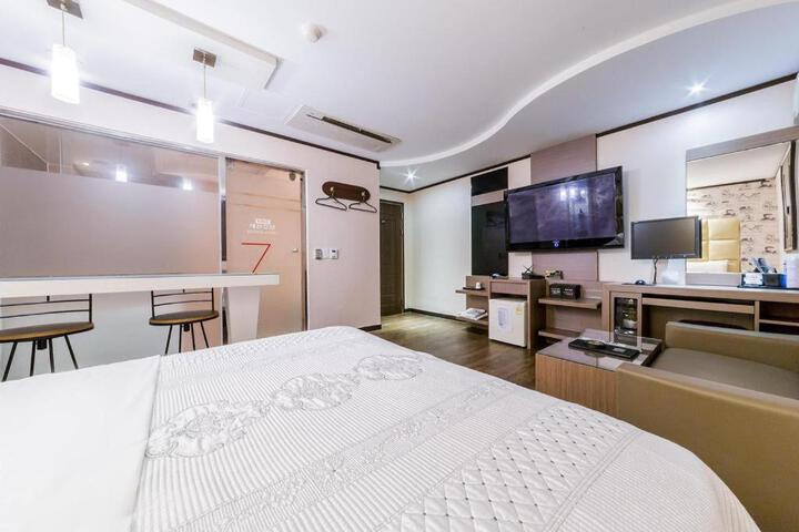 Room 29 of 49