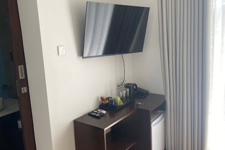 Room 4 of 12