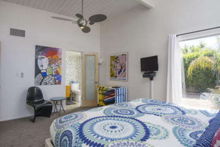 Room 8 of 32