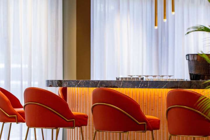 Lounge 91 of 134