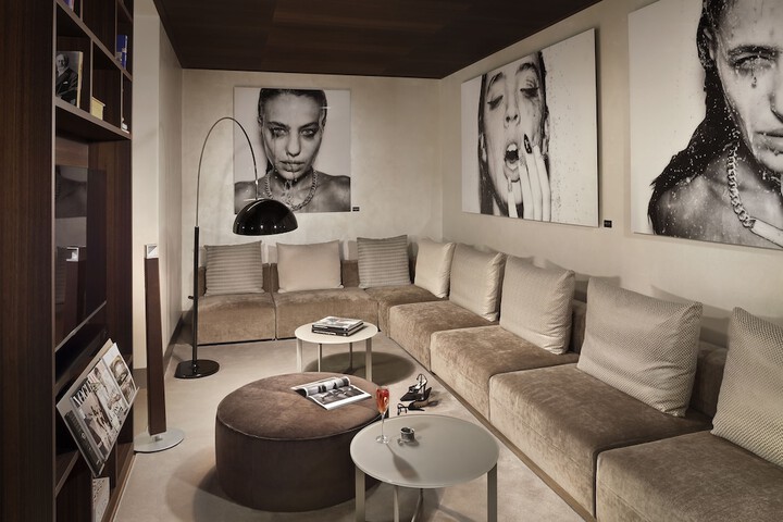 Room 72 of 148
