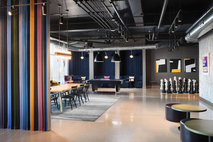 Lobby lounge
