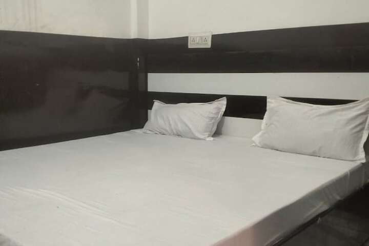 Room 10 of 14