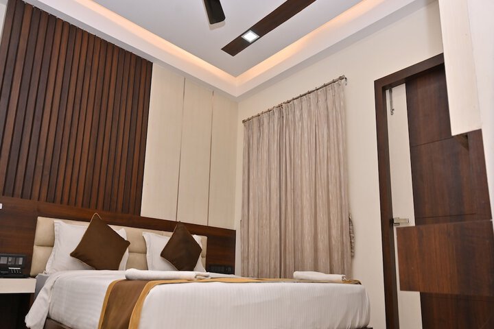 Room 8 of 114