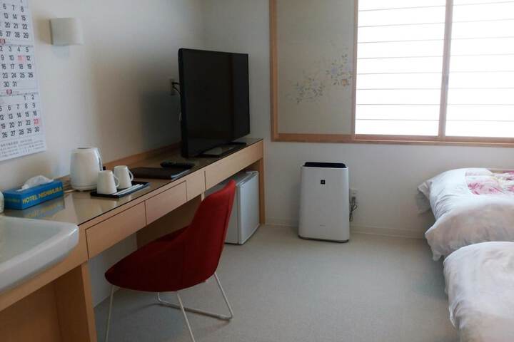 Room 9 of 30