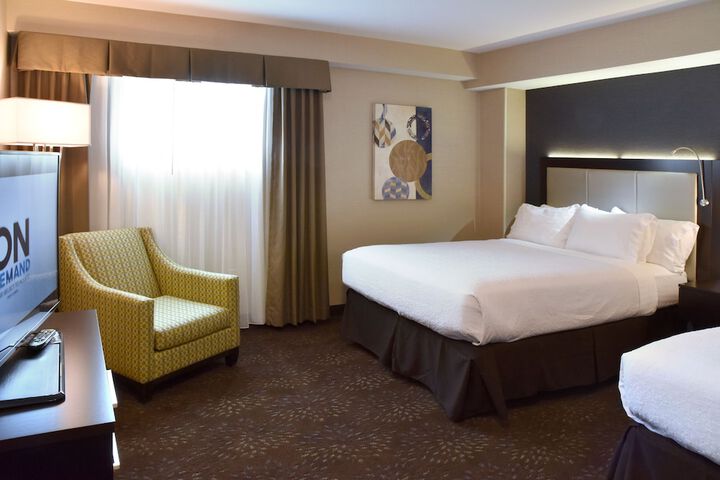 2 Queen Beds (7 of 19)