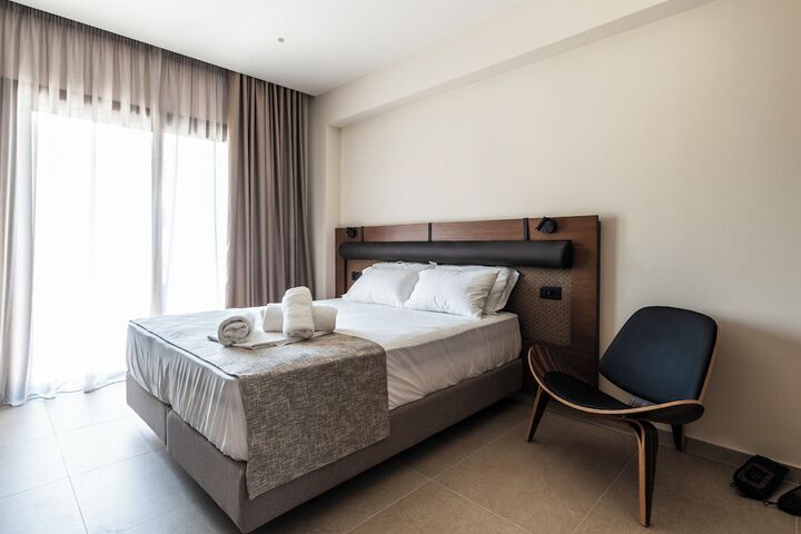 Room 9 of 16