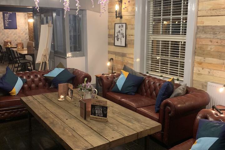 Lounge 40 of 58