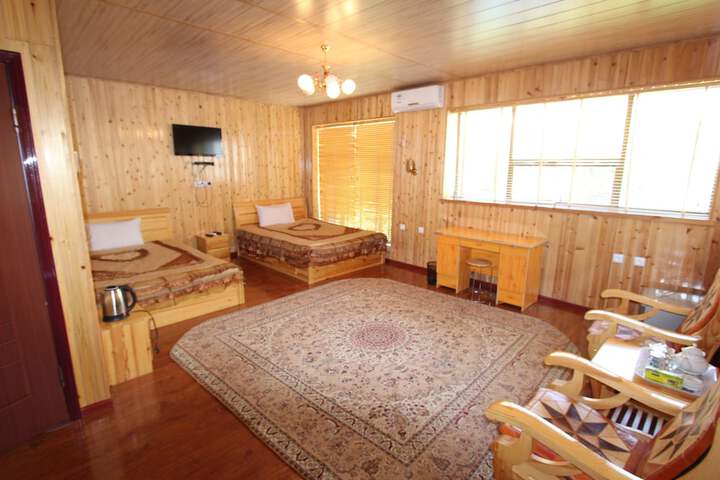 Room 6 of 9